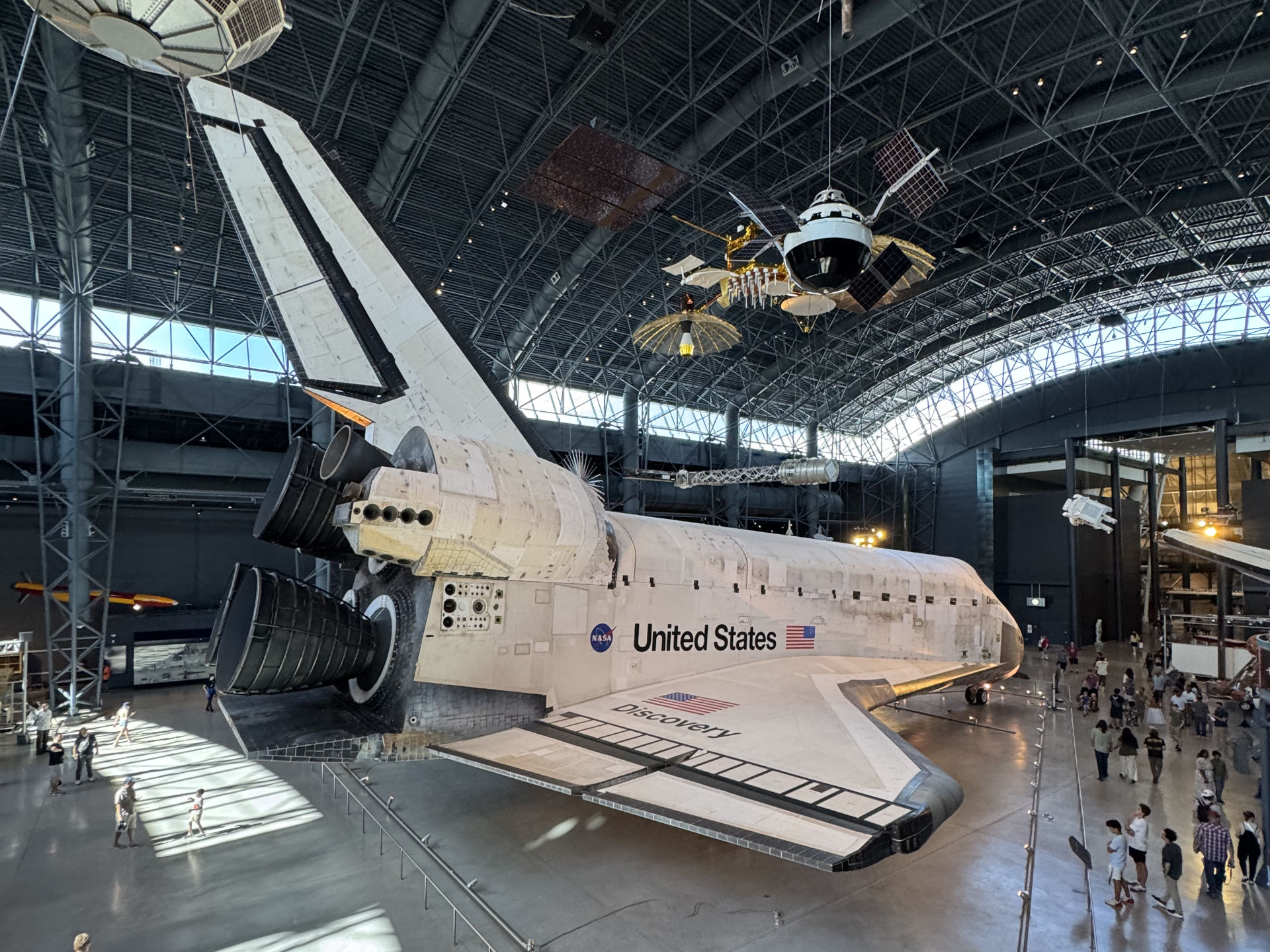 Space Shuttle Discovery, Smithsonian's National Air and Space Museum: Steven F. Udvar-Hazy Center